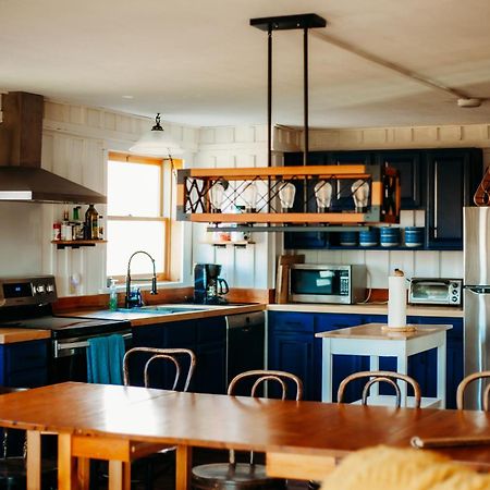 The Barn At Evermore: Riverfront Retreat W/Hot Tub 루레이 외부 사진