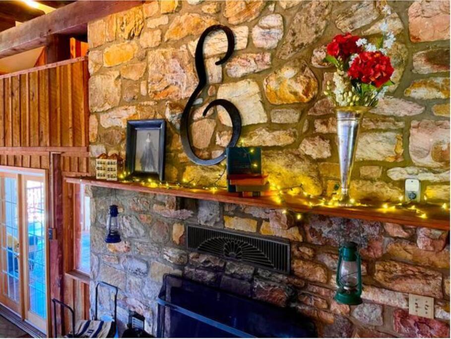 The Barn At Evermore: Riverfront Retreat W/Hot Tub 루레이 외부 사진