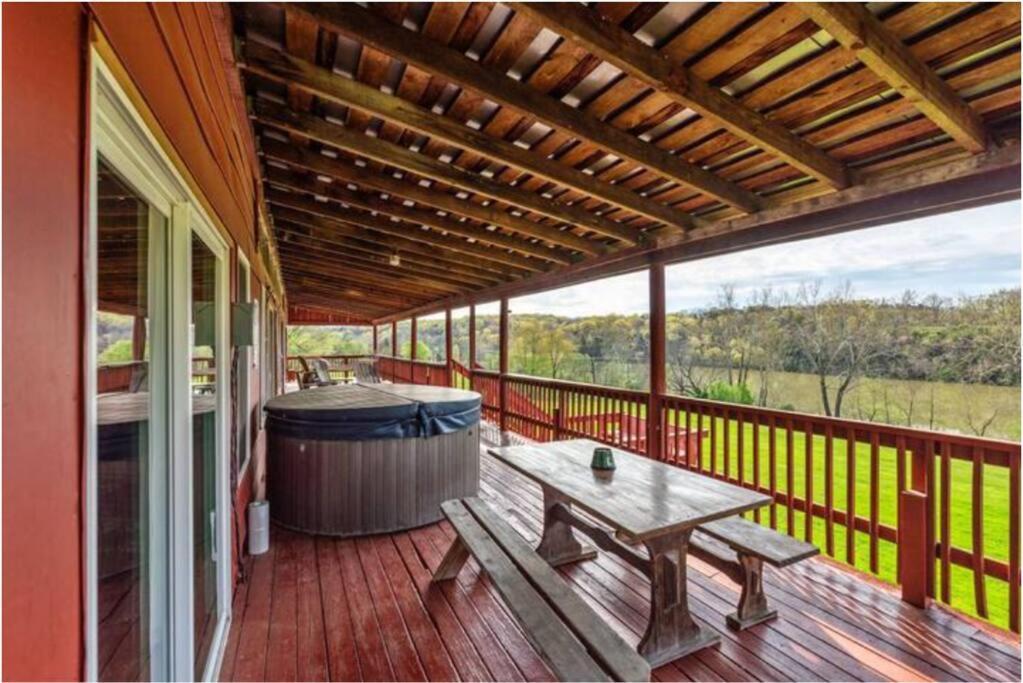 The Barn At Evermore: Riverfront Retreat W/Hot Tub 루레이 외부 사진