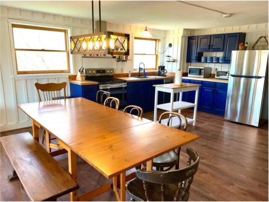 The Barn At Evermore: Riverfront Retreat W/Hot Tub 루레이 외부 사진