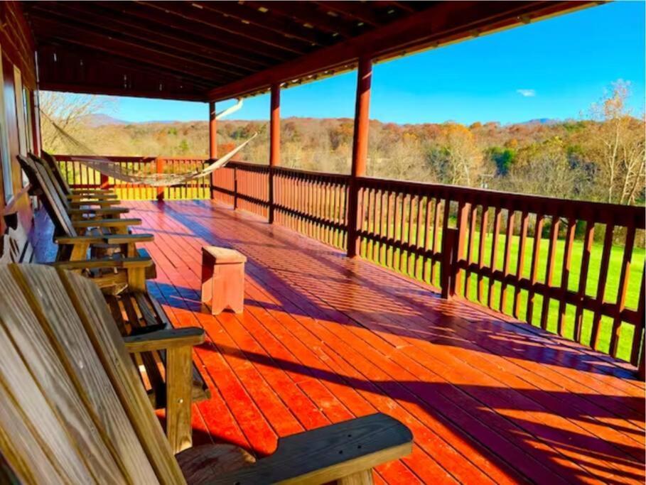 The Barn At Evermore: Riverfront Retreat W/Hot Tub 루레이 외부 사진