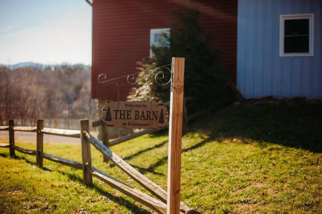 The Barn At Evermore: Riverfront Retreat W/Hot Tub 루레이 외부 사진