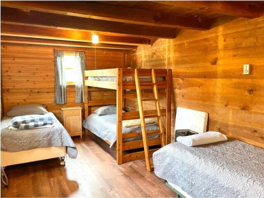 The Barn At Evermore: Riverfront Retreat W/Hot Tub 루레이 외부 사진