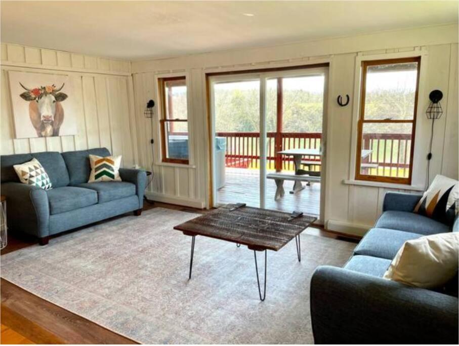 The Barn At Evermore: Riverfront Retreat W/Hot Tub 루레이 외부 사진