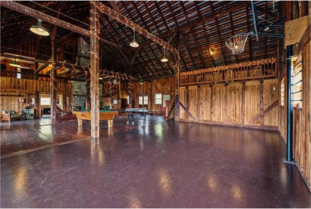 The Barn At Evermore: Riverfront Retreat W/Hot Tub 루레이 외부 사진